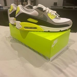 Air Max 90 Volt